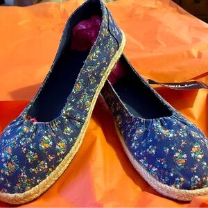 O’NEILL NWT blue floral flats size 9 NWT